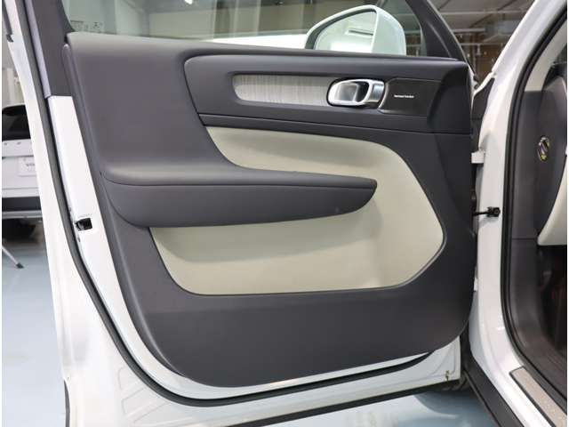 ボルボ ＸＣ４０ アルティメット Ｂ４ ＡＷＤ ４ＷＤ R4年 (近畿) 99