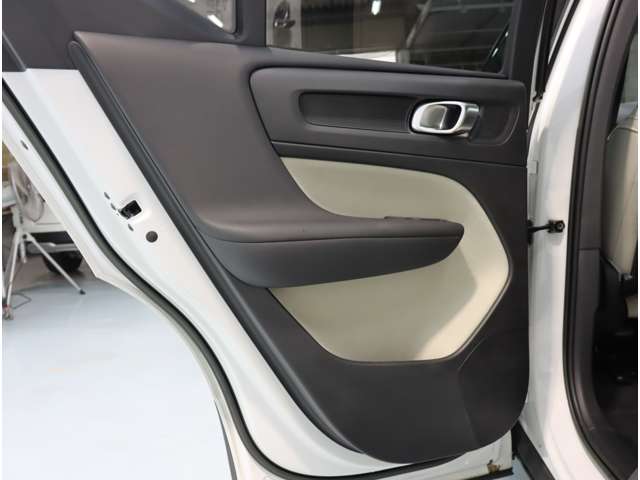 ボルボ ＸＣ４０ アルティメット Ｂ４ ＡＷＤ ４ＷＤ R4年 (近畿) 99