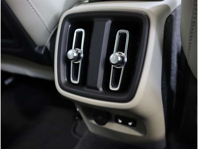 ボルボ ＸＣ４０ アルティメット Ｂ４ ＡＷＤ ４ＷＤ R4年 (近畿) 99