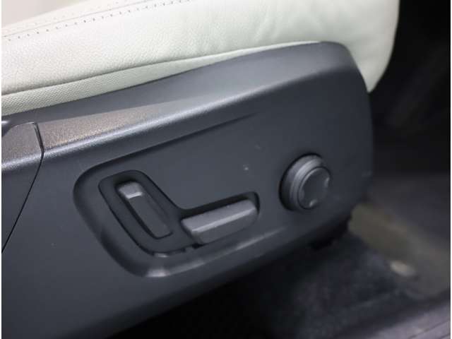 ボルボ ＸＣ４０ アルティメット Ｂ４ ＡＷＤ ４ＷＤ R4年 (近畿) 99