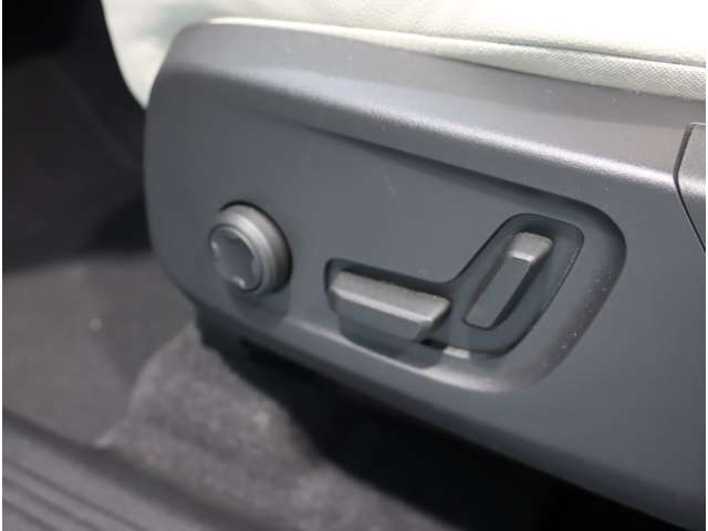 ボルボ ＸＣ４０ アルティメット Ｂ４ ＡＷＤ ４ＷＤ R4年 (近畿) 99