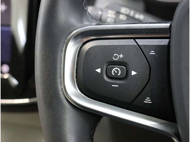 ボルボ ＸＣ４０ アルティメット Ｂ４ ＡＷＤ ４ＷＤ R4年 (近畿) 99