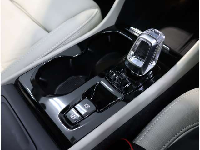 ボルボ ＸＣ４０ アルティメット Ｂ４ ＡＷＤ ４ＷＤ R4年 (近畿) 99