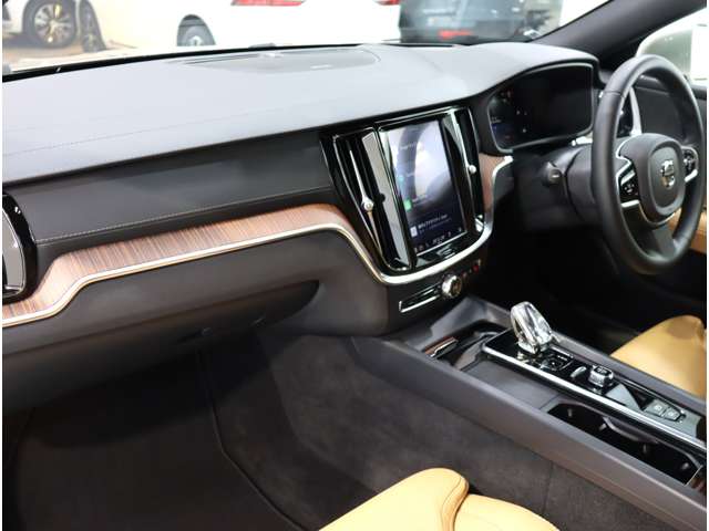 ボルボ Ｖ６０ アルティメット　Ｂ４ R4年 (近畿) 99