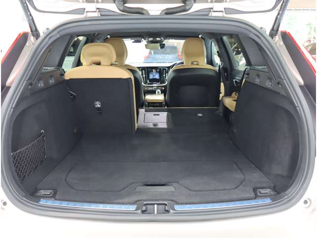 ボルボ Ｖ６０ アルティメット　Ｂ４ R4年 (近畿) 99