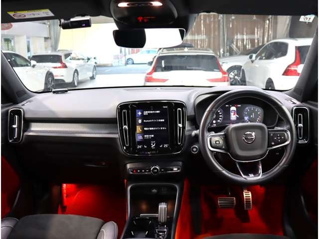 ボルボ ＸＣ４０ Ｔ４ ＡＷＤ Ｒデザイン ４ＷＤ R1年 (近畿) 99