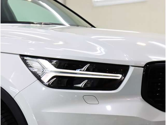 ボルボ ＸＣ４０ Ｔ４ ＡＷＤ Ｒデザイン ４ＷＤ R1年 (近畿) 99