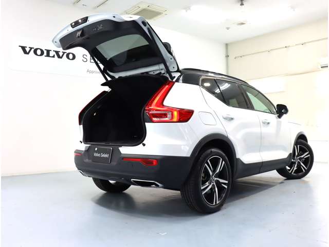 ボルボ ＸＣ４０ Ｔ４ ＡＷＤ Ｒデザイン ４ＷＤ R1年 (近畿) 99