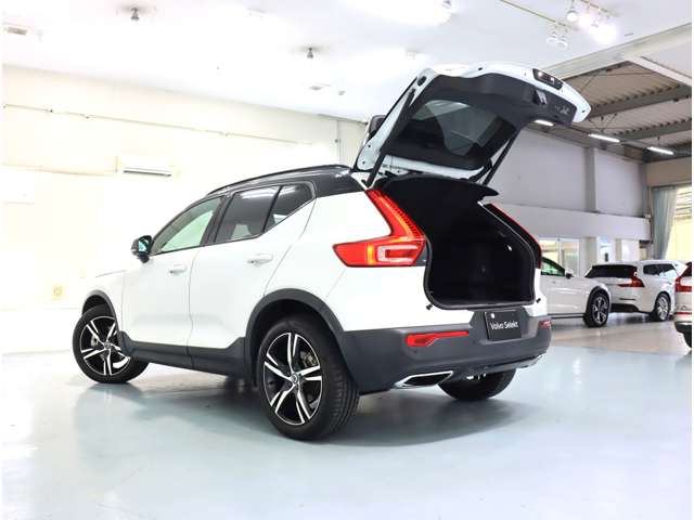 ボルボ ＸＣ４０ Ｔ４ ＡＷＤ Ｒデザイン ４ＷＤ R1年 (近畿) 99