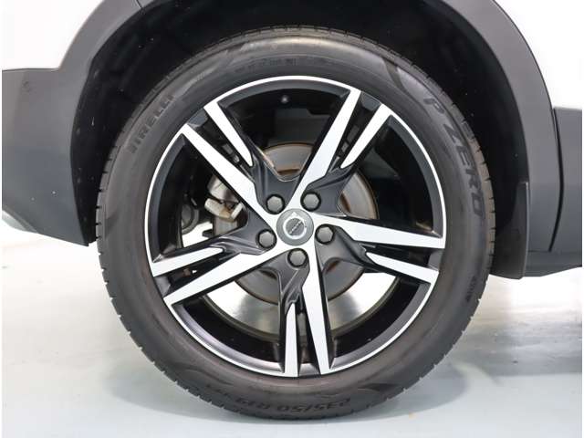 ボルボ ＸＣ４０ Ｔ４ ＡＷＤ Ｒデザイン ４ＷＤ R1年 (近畿) 99