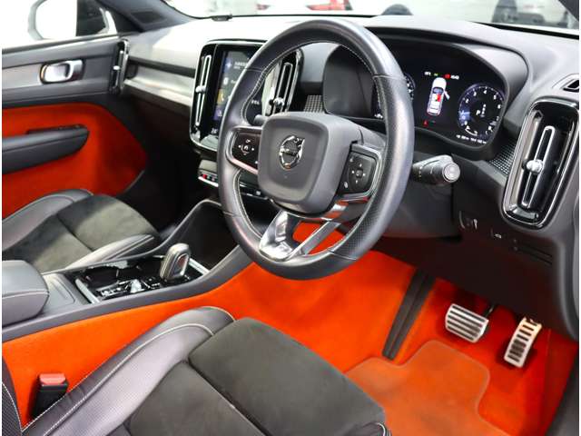 ボルボ ＸＣ４０ Ｔ４ ＡＷＤ Ｒデザイン ４ＷＤ R1年 (近畿) 99