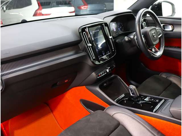 ボルボ ＸＣ４０ Ｔ４ ＡＷＤ Ｒデザイン ４ＷＤ R1年 (近畿) 99