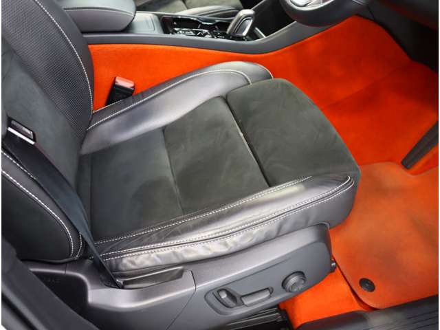 ボルボ ＸＣ４０ Ｔ４ ＡＷＤ Ｒデザイン ４ＷＤ R1年 (近畿) 99