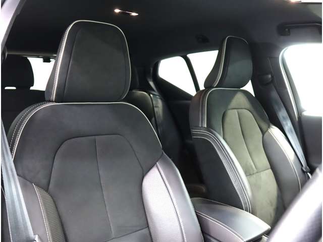 ボルボ ＸＣ４０ Ｔ４ ＡＷＤ Ｒデザイン ４ＷＤ R1年 (近畿) 99