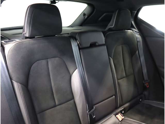 ボルボ ＸＣ４０ Ｔ４ ＡＷＤ Ｒデザイン ４ＷＤ R1年 (近畿) 99