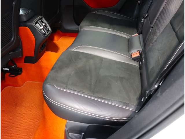 ボルボ ＸＣ４０ Ｔ４ ＡＷＤ Ｒデザイン ４ＷＤ R1年 (近畿) 99