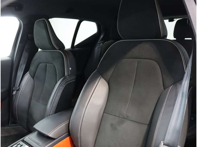 ボルボ ＸＣ４０ Ｔ４ ＡＷＤ Ｒデザイン ４ＷＤ R1年 (近畿) 99