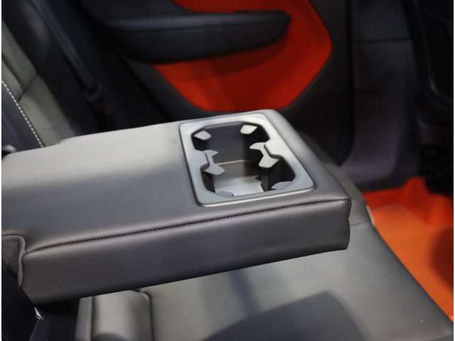 ボルボ ＸＣ４０ Ｔ４ ＡＷＤ Ｒデザイン ４ＷＤ R1年 (近畿) 99