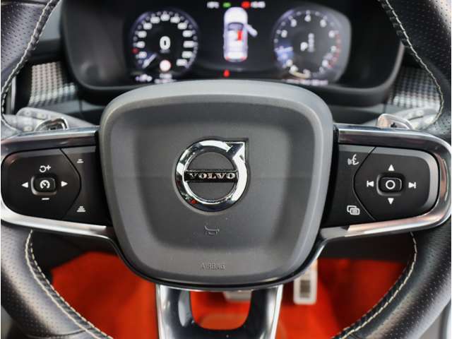 ボルボ ＸＣ４０ Ｔ４ ＡＷＤ Ｒデザイン ４ＷＤ R1年 (近畿) 99