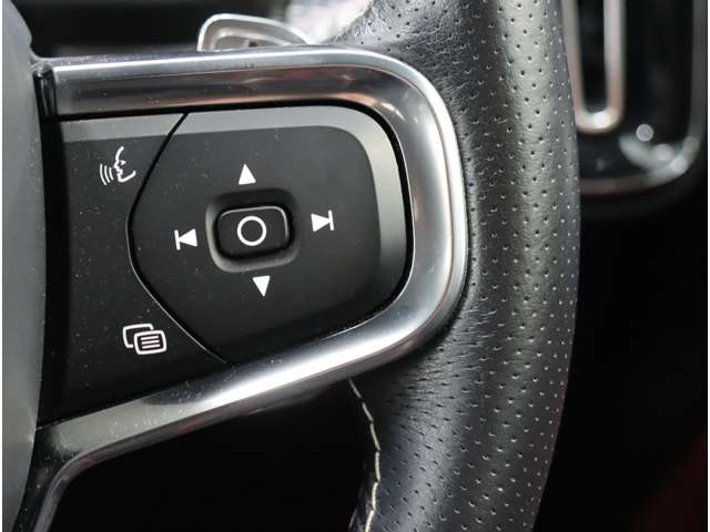 ボルボ ＸＣ４０ Ｔ４ ＡＷＤ Ｒデザイン ４ＷＤ R1年 (近畿) 99