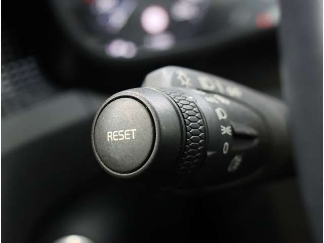 ボルボ ＸＣ４０ Ｔ４ ＡＷＤ Ｒデザイン ４ＷＤ R1年 (近畿) 99