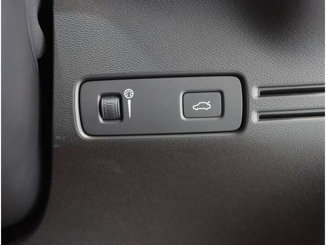 ボルボ ＸＣ４０ Ｔ４ ＡＷＤ Ｒデザイン ４ＷＤ R1年 (近畿) 99