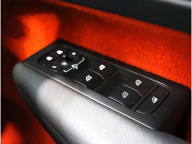 ボルボ ＸＣ４０ Ｔ４ ＡＷＤ Ｒデザイン ４ＷＤ R1年 (近畿) 99