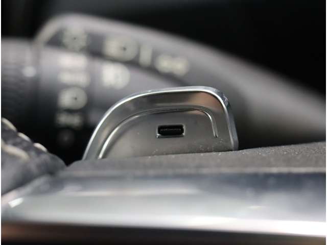 ボルボ ＸＣ４０ Ｔ４ ＡＷＤ Ｒデザイン ４ＷＤ R1年 (近畿) 99