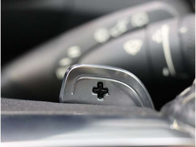 ボルボ ＸＣ４０ Ｔ４ ＡＷＤ Ｒデザイン ４ＷＤ R1年 (近畿) 99