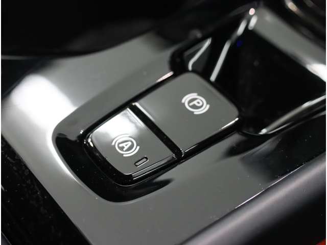 ボルボ ＸＣ４０ Ｔ４ ＡＷＤ Ｒデザイン ４ＷＤ R1年 (近畿) 99