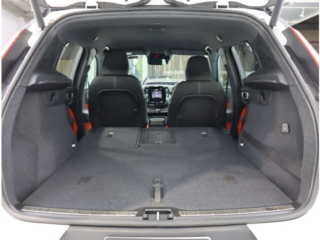 ボルボ ＸＣ４０ Ｔ４ ＡＷＤ Ｒデザイン ４ＷＤ R1年 (近畿) 99