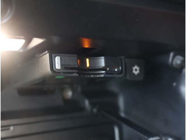 ボルボ ＸＣ４０ Ｔ４ ＡＷＤ Ｒデザイン ４ＷＤ R1年 (近畿) 99