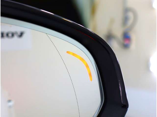 ボルボ ＸＣ４０ Ｔ４ ＡＷＤ Ｒデザイン ４ＷＤ R1年 (近畿) 99