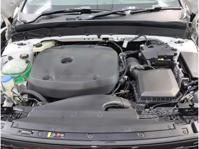 ボルボ ＸＣ４０ Ｔ４ ＡＷＤ Ｒデザイン ４ＷＤ R1年 (近畿) 99