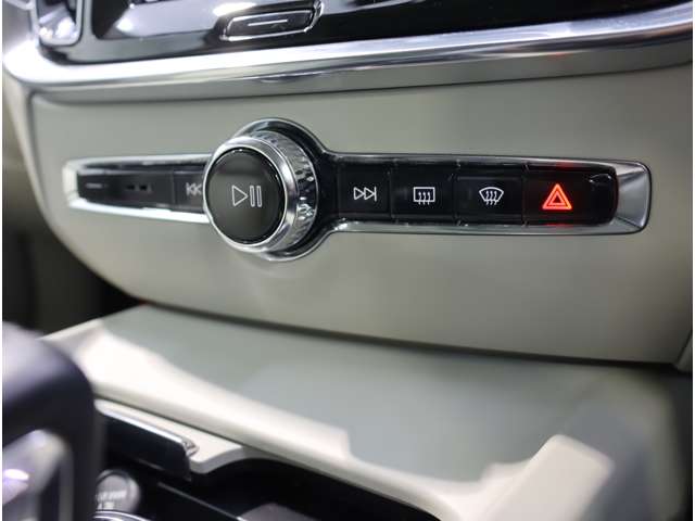 ボルボ Ｖ６０ Ｂ４　モメンタム R3年 (近畿) 99