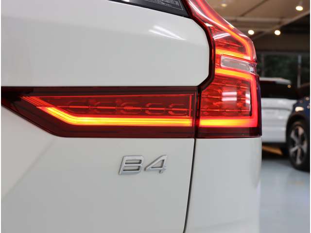 ボルボ Ｖ６０ Ｂ４　モメンタム R3年 (近畿) 99