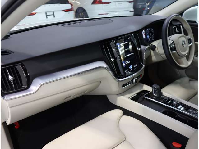 ボルボ Ｖ６０ Ｂ４　モメンタム R3年 (近畿) 99