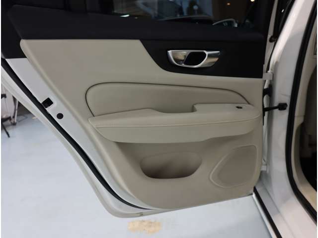 ボルボ Ｖ６０ Ｂ４　モメンタム R3年 (近畿) 99