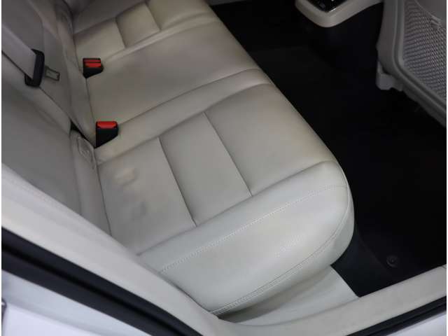 ボルボ Ｖ６０ Ｂ４　モメンタム R3年 (近畿) 99