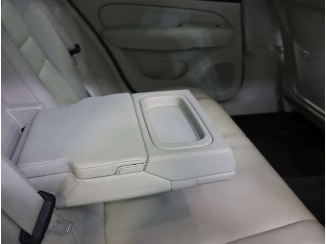 ボルボ Ｖ６０ Ｂ４　モメンタム R3年 (近畿) 99