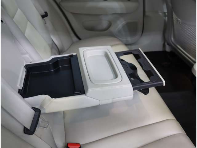 ボルボ Ｖ６０ Ｂ４　モメンタム R3年 (近畿) 99