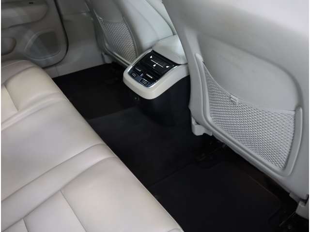 ボルボ Ｖ６０ Ｂ４　モメンタム R3年 (近畿) 99