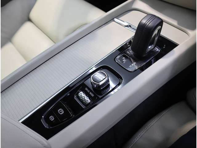 ボルボ Ｖ６０ Ｂ４　モメンタム R3年 (近畿) 99