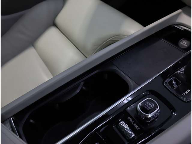 ボルボ Ｖ６０ Ｂ４　モメンタム R3年 (近畿) 99