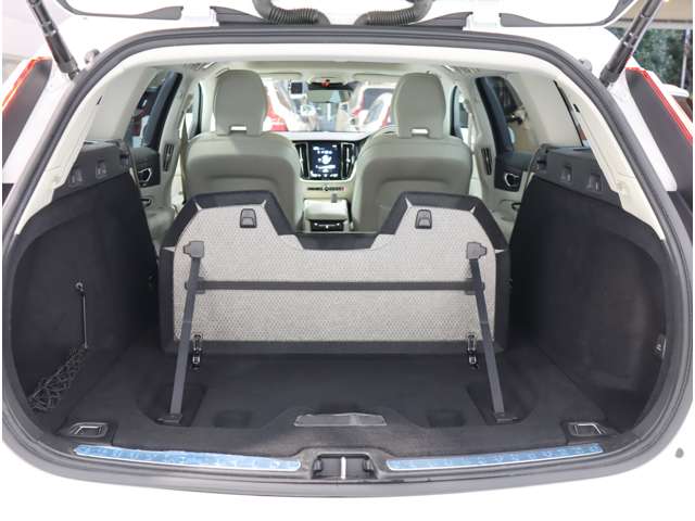 ボルボ Ｖ６０ Ｂ４　モメンタム R3年 (近畿) 99