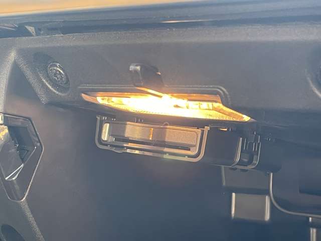 ボルボ Ｖ４０ Ｔ３　インスクリプション H30年 (東海) 99