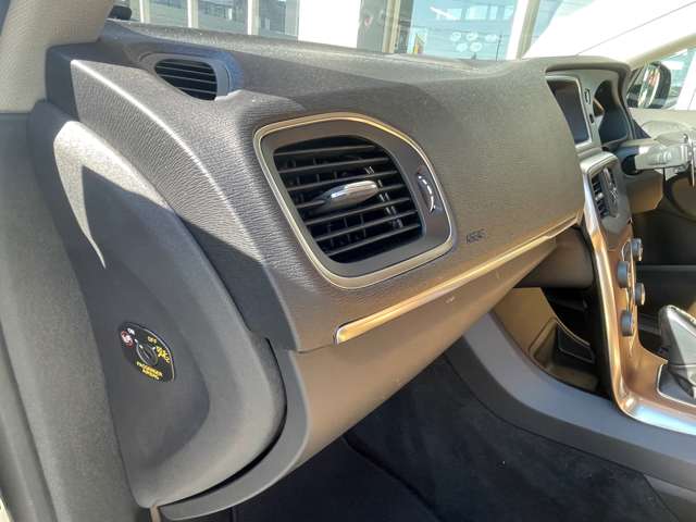 ボルボ Ｖ４０ Ｔ３　インスクリプション H30年 (東海) 99