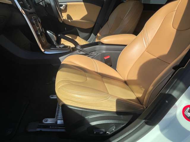 ボルボ Ｖ４０ Ｔ３　インスクリプション H30年 (東海) 99