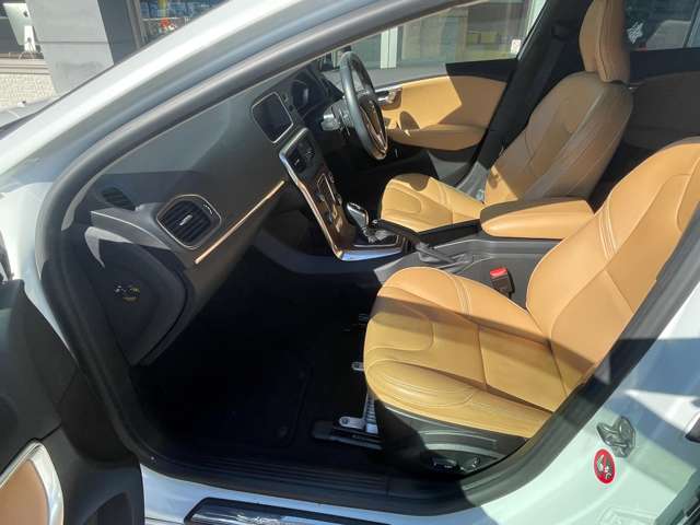 ボルボ Ｖ４０ Ｔ３　インスクリプション H30年 (東海) 99