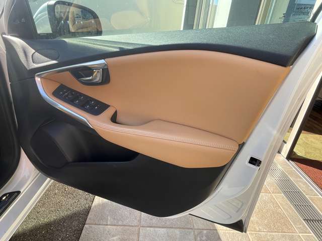 ボルボ Ｖ４０ Ｔ３　インスクリプション H30年 (東海) 99